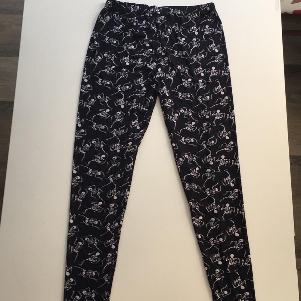 Playful Black and White Skeleton Stretchy Leggings